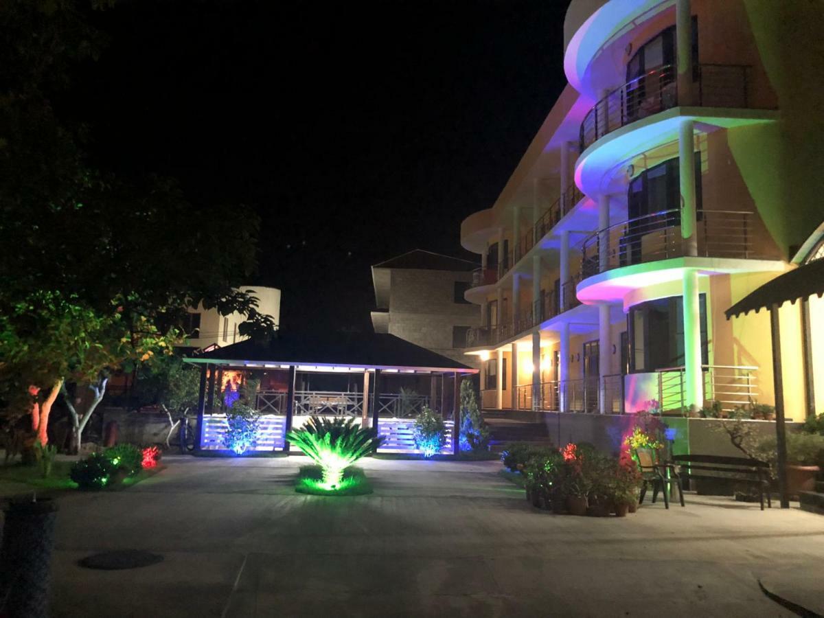 Hotel Danelyan Pizunda Exterior photo